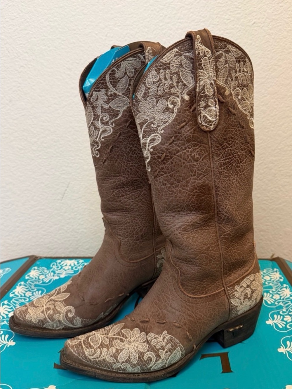 Brown Embroidered Western Heeled Boots - Women's Stylish Pull-On